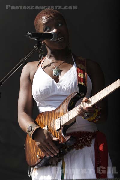 INDIA ARIE - 2006-08-25 - SAINT CLOUD - Domaine National - Scene de la Cascade - 